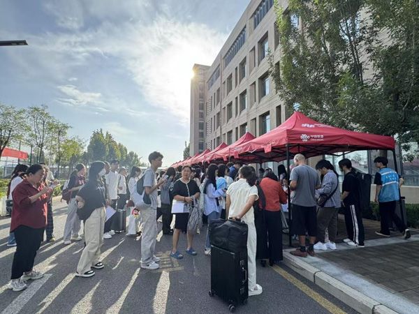 丹桂迎學(xué)子 青春赴新約——山東省菏澤藝術(shù)學(xué)校新生報(bào)到紀(jì)實(shí)