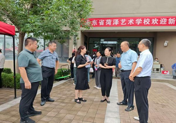 丹桂迎學(xué)子 青春赴新約——山東省菏澤藝術(shù)學(xué)校新生報(bào)到紀(jì)實(shí)